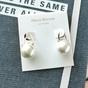 NWT Alicia Bonnie Blanche silver White Pearl Earrings